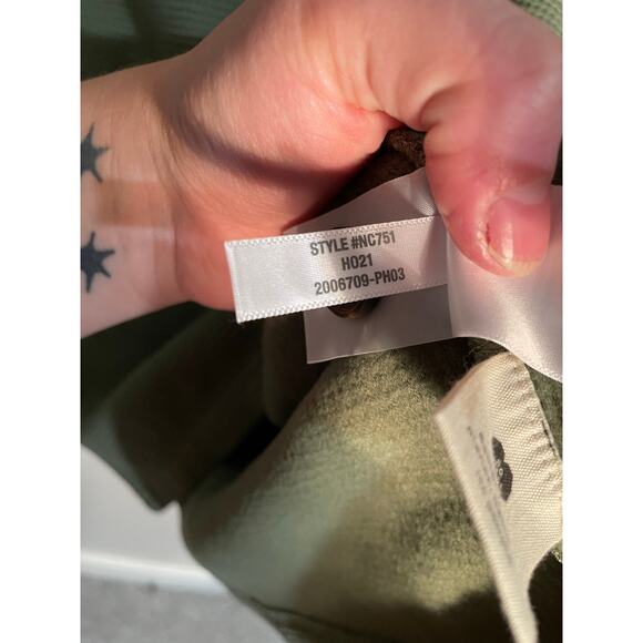 Madewell Textured Waffle V-Neck Henley Sweatshirt in Faded Palm Size Medium - Picture 11 of 11